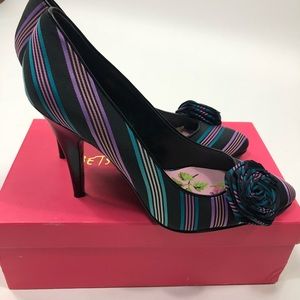 Betsy Johnson Jeanne Stripe Pump Size 10